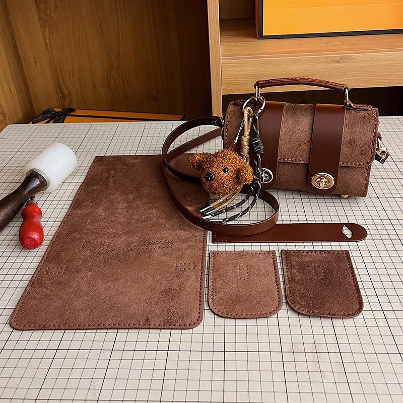 Women Handheld Bags - DIY-Stricktasche für Anfänger: Braune kleine quadratische