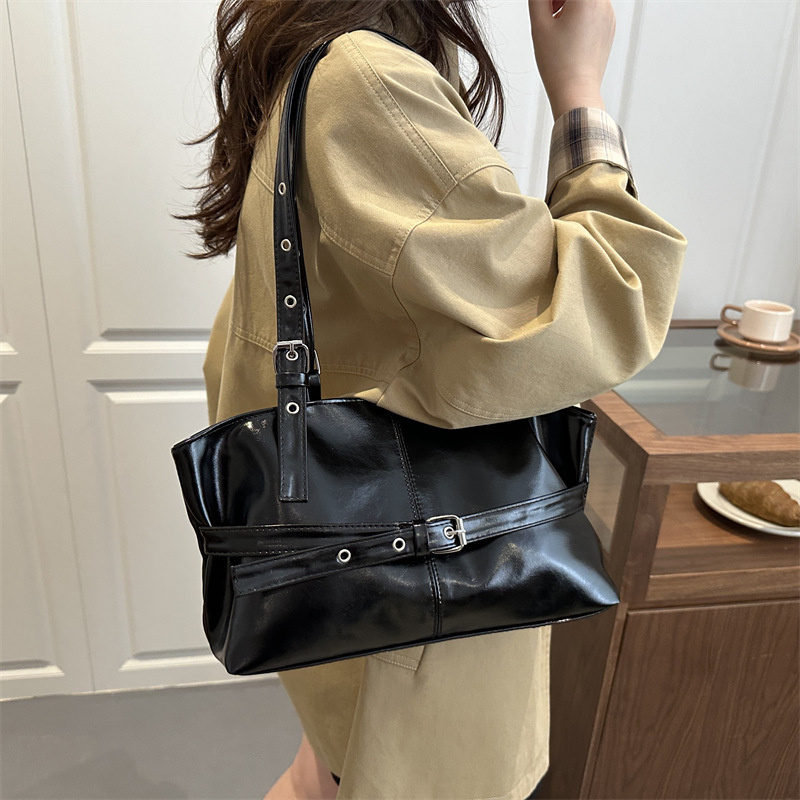 Luxuriöse Weinrote Unterarmtas – Women Bags For Airport Bewertung und Preis