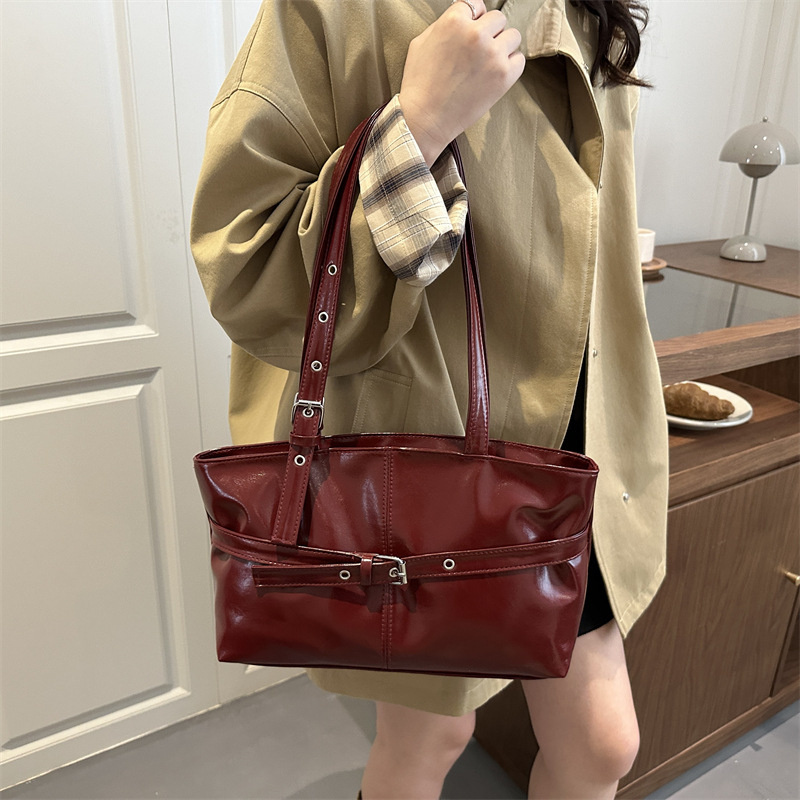 Luxuriöse Weinrote Unterarmtas – Women Bags For Airport Bewertung und Preis